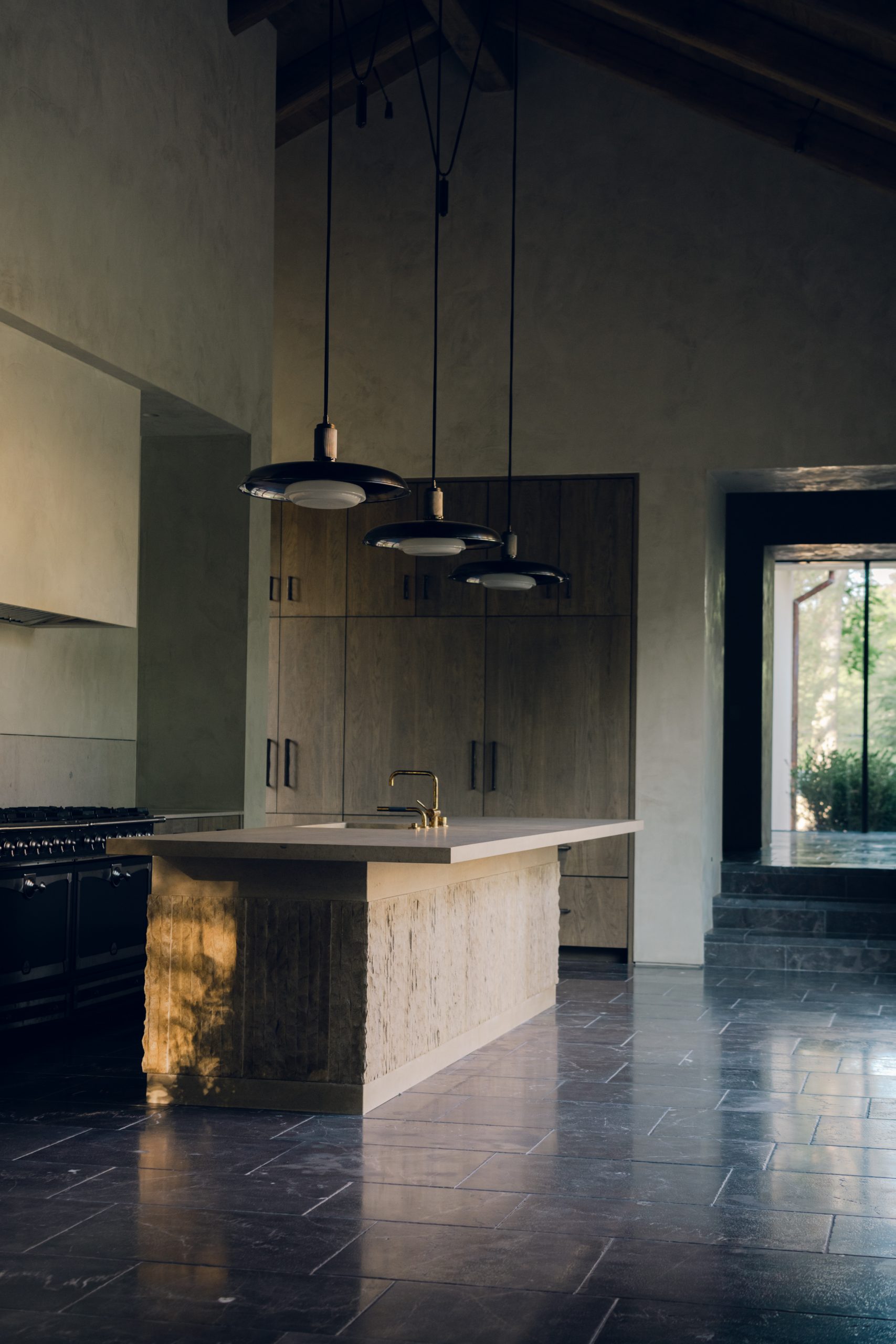 wooden ceiling with matching chandelier - Novo Design Project